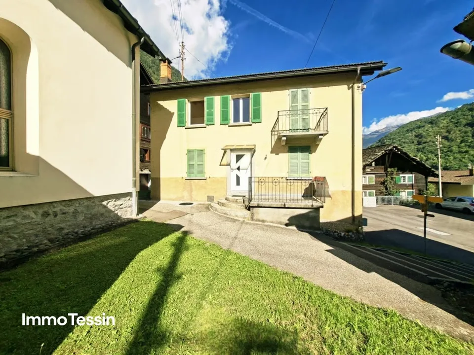 Spacious & completely renovated house with 7 bedrooms in a quiet location at a great price – photo 2 of 13