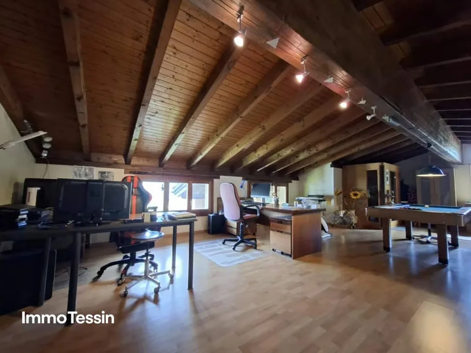 Casa spaziosa e bella in una posizione tranquilla e soleggiata con giardino, terrazze e parcheggi vicino a Lugano – foto 10 di 13