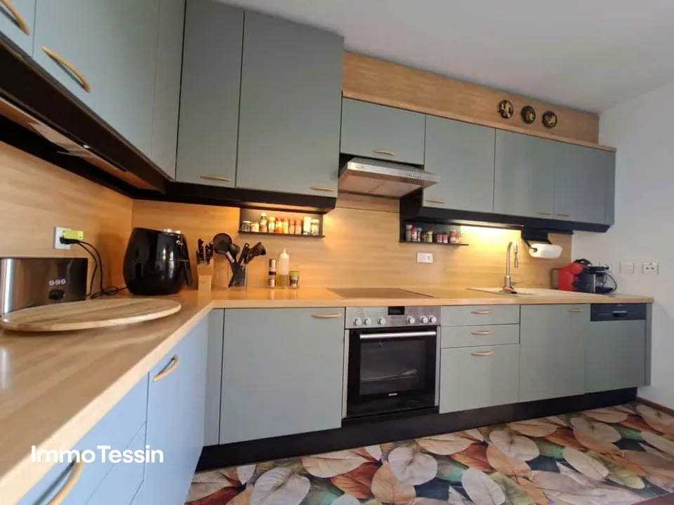 Casa spaziosa e bella in una posizione tranquilla e soleggiata con giardino, terrazze e parcheggi vicino a Lugano – foto 9 di 13