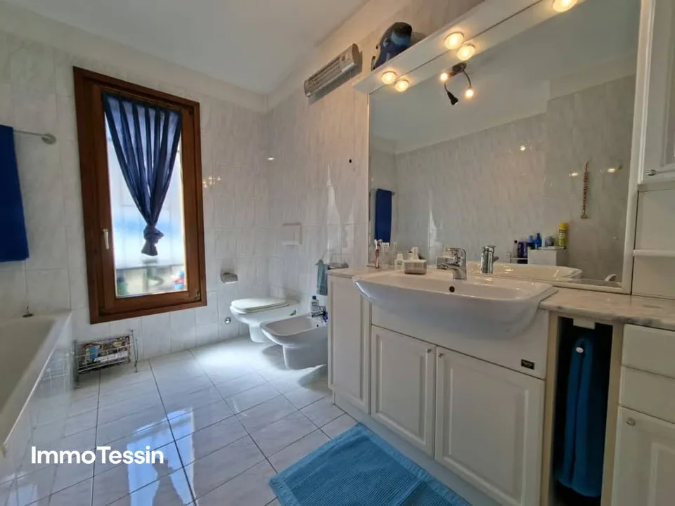 Casa spaziosa e bella in una posizione tranquilla e soleggiata con giardino, terrazze e parcheggi vicino a Lugano – foto 13 di 13