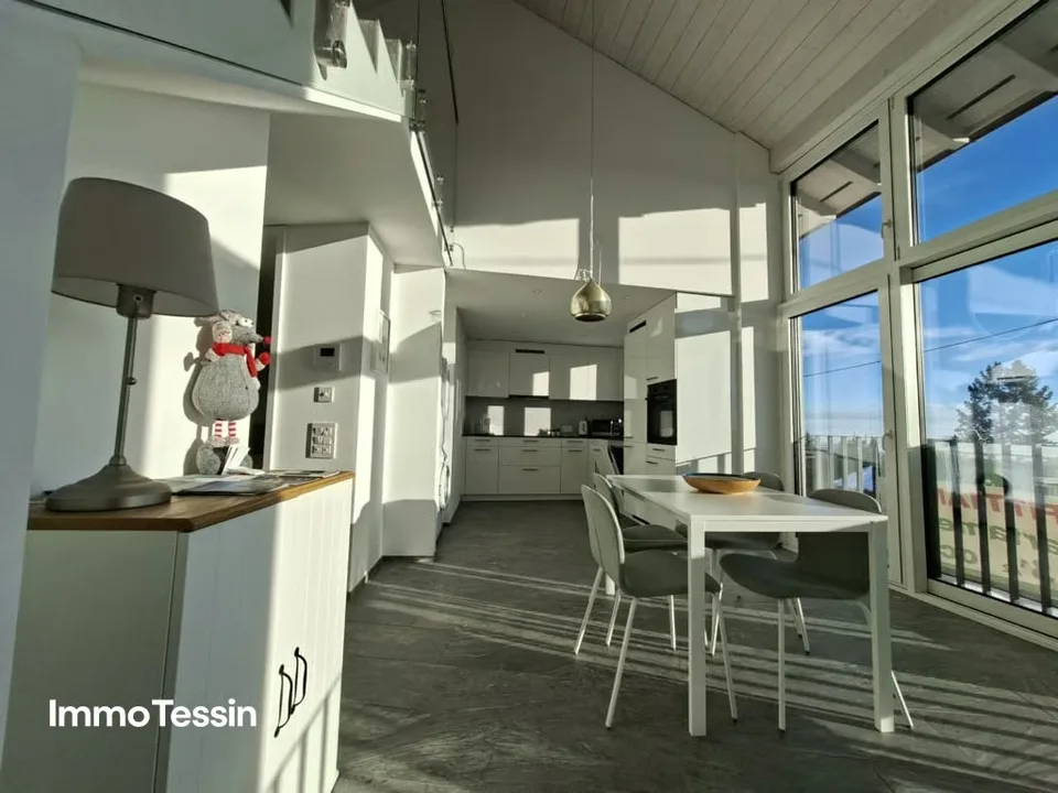 OPPORTUNITÀ: Elegante e lussuosamente ristrutturato edificio multifamiliare con 3 appartamenti in una posizione panoramica soleggiata e tranquilla – foto 4 di 13