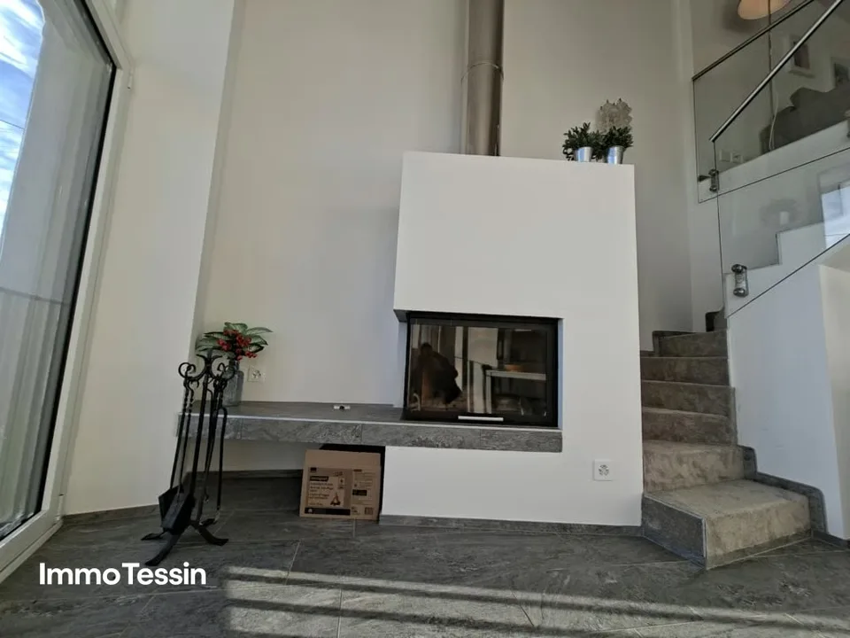 OPPORTUNITÀ: Elegante e lussuosamente ristrutturato edificio multifamiliare con 3 appartamenti in una posizione panoramica soleggiata e tranquilla – foto 7 di 13
