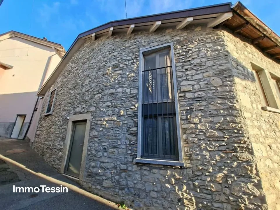 OPPORTUNITÀ: Elegante e lussuosamente ristrutturato edificio multifamiliare con 3 appartamenti in una posizione panoramica soleggiata e tranquilla – foto 13 di 13