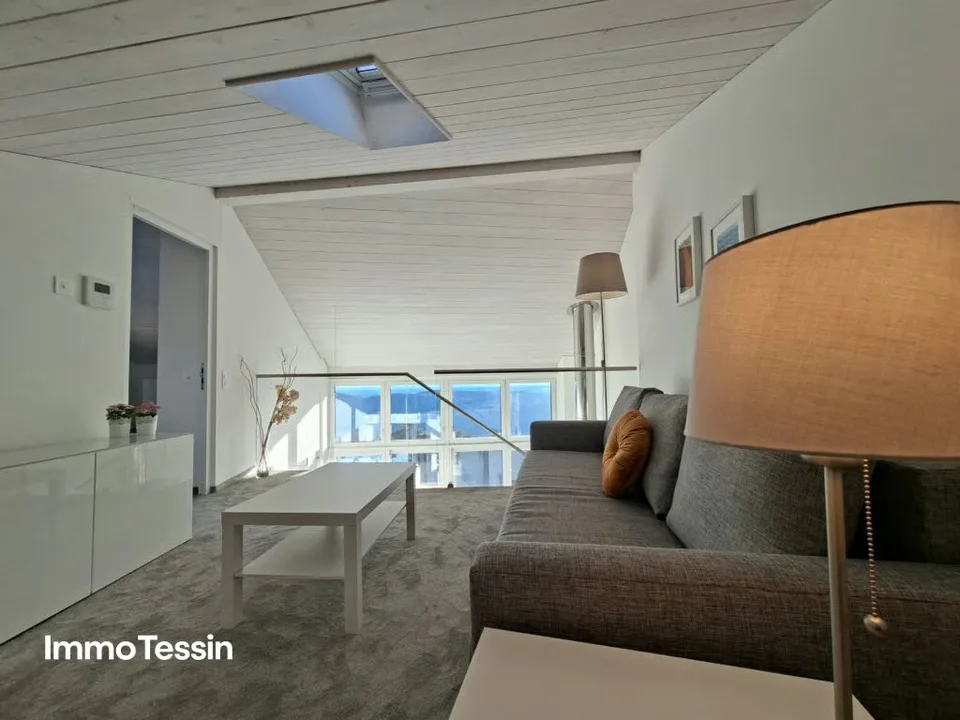 OPPORTUNITÀ: Elegante e lussuosamente ristrutturato edificio multifamiliare con 3 appartamenti in una posizione panoramica soleggiata e tranquilla – foto 8 di 13