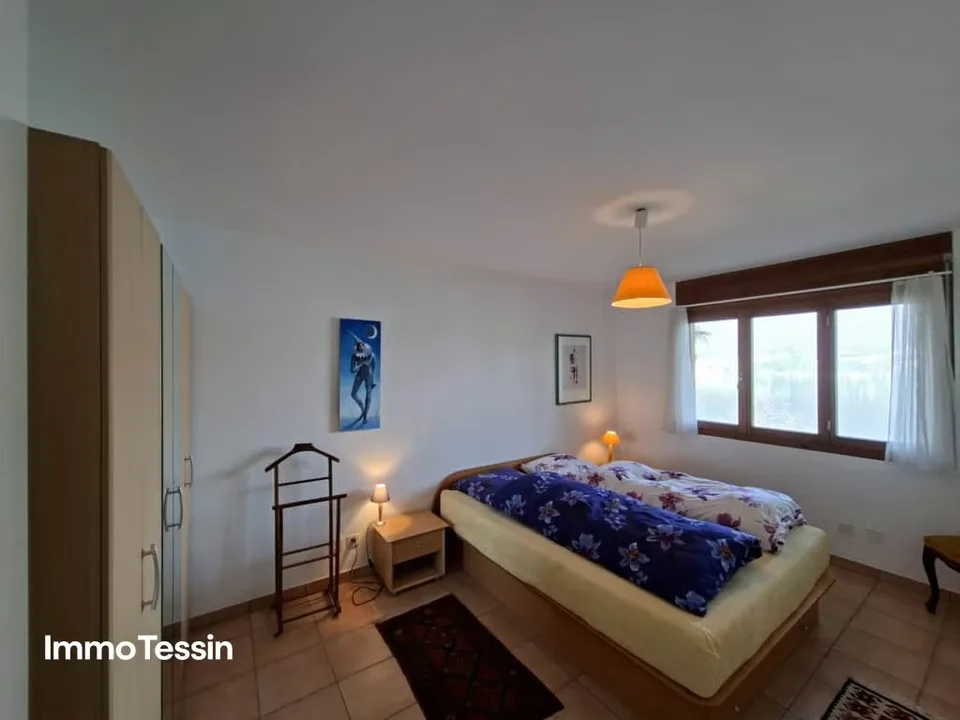 House with breathtaking 180-degree panoramic lake view of Lake Maggiore, terrace, garden, and direct access – photo 13 of 13