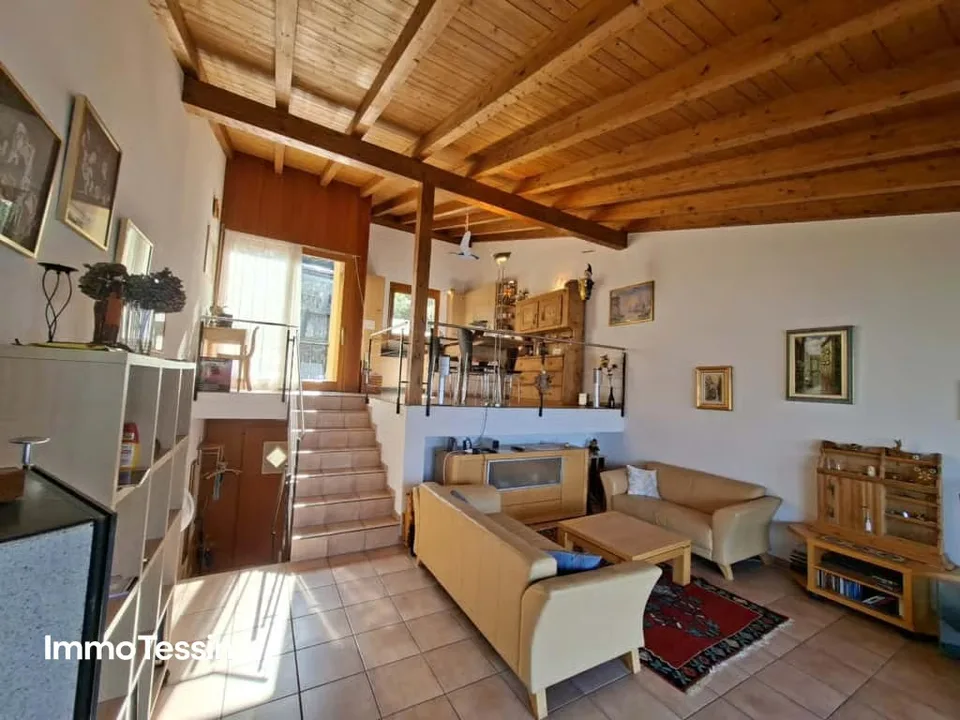 House with breathtaking 180-degree panoramic lake view of Lake Maggiore, terrace, garden, and direct access – photo 8 of 13