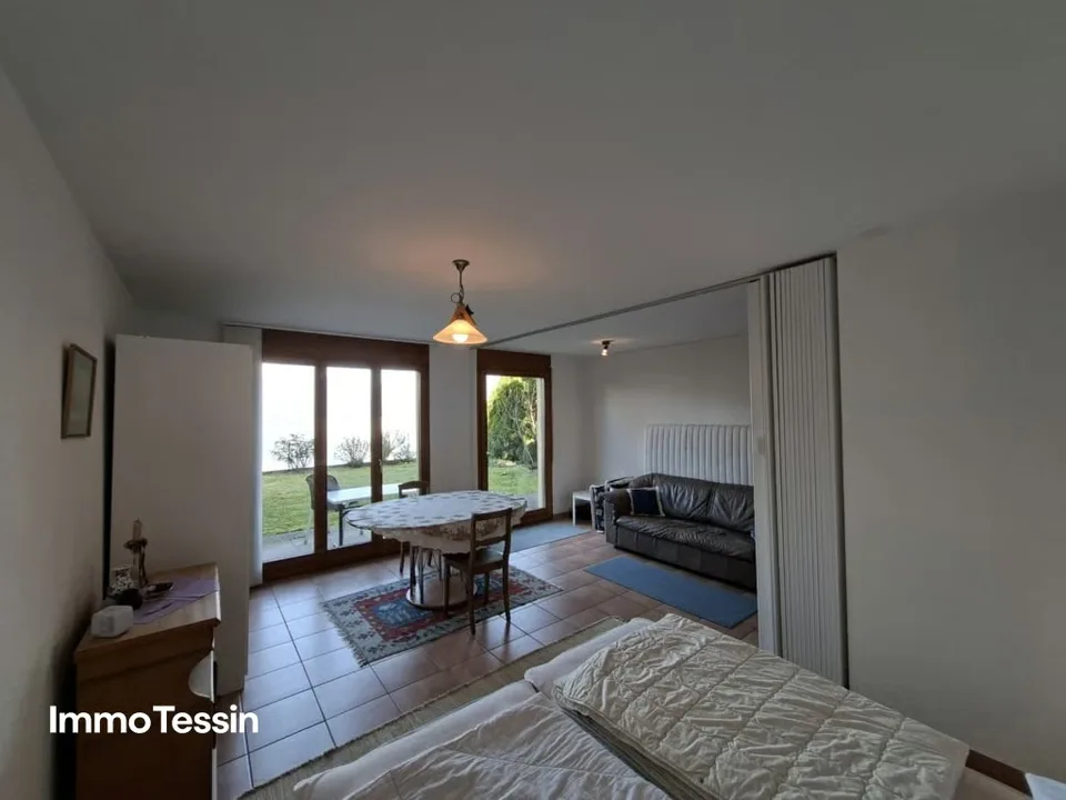 House with breathtaking 180-degree panoramic lake view of Lake Maggiore, terrace, garden, and direct access – photo 11 of 13