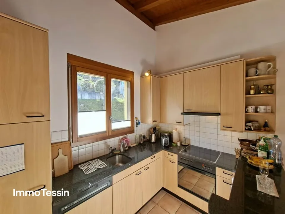 House with breathtaking 180-degree panoramic lake view of Lake Maggiore, terrace, garden, and direct access – photo 9 of 13