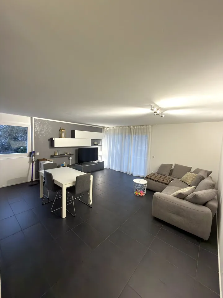 Wohnung mit 2.5 Zimmern im Zentrum von Giubiasco – Foto 3 von 12