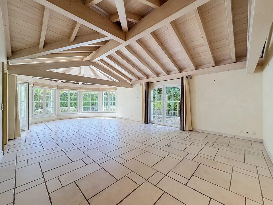 Villa di carattere con piscina riscaldata e giardino privato – foto 2 di 13