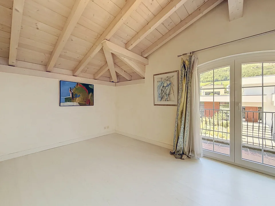 Villa di carattere con piscina riscaldata e giardino privato – foto 12 di 13