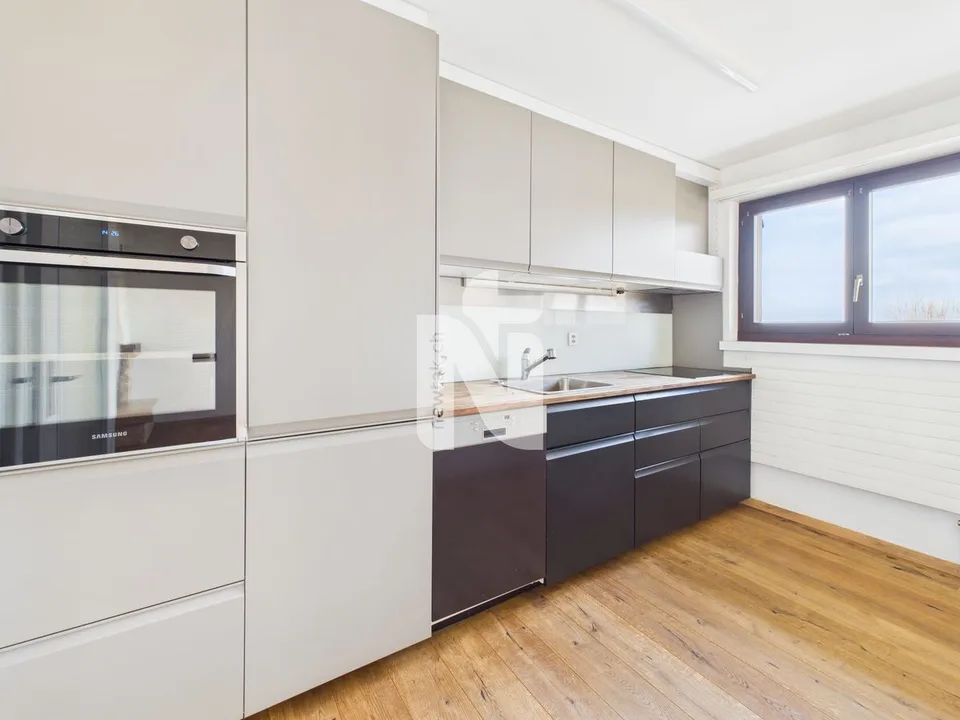 Ampia casa familiare con area salotto e doppio posto auto coperto – foto 6 di 7