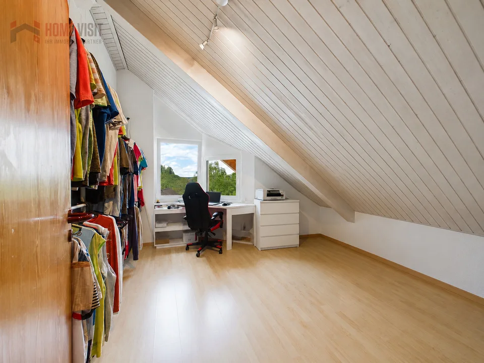 Charming 3.5-room attic apartment with terrace & beautiful views
