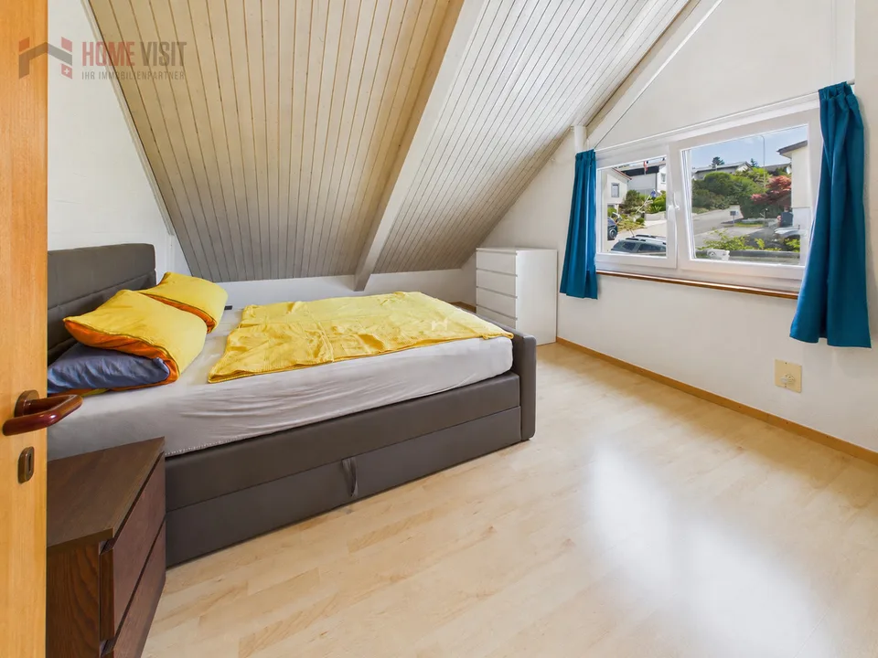 Charming 3.5-room attic apartment with terrace & beautiful views