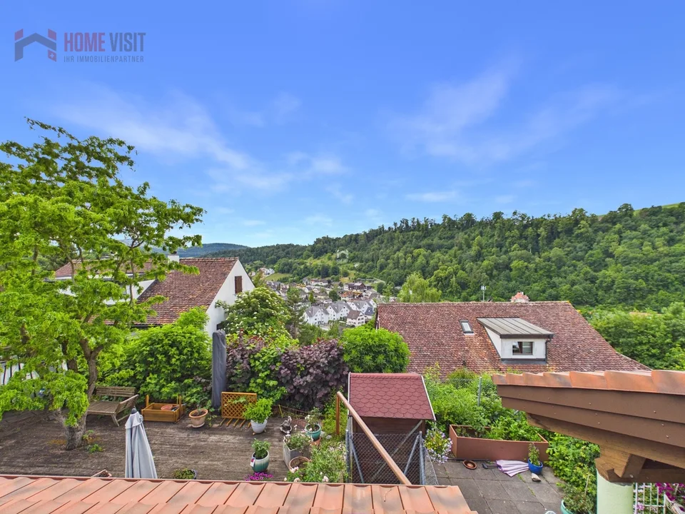Charming 3.5-room attic apartment with terrace & beautiful views
