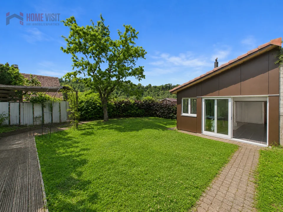 Spacious 3.5-room garden apartment with winter garden & fireplace