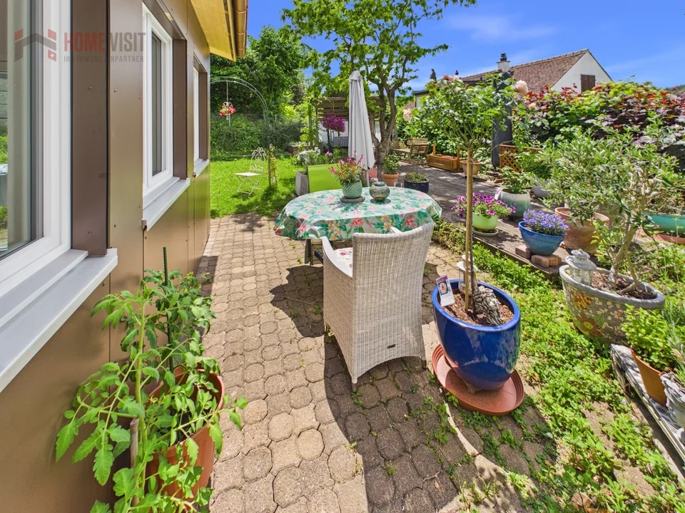 Spacious 3.5-room garden apartment with winter garden & fireplace
