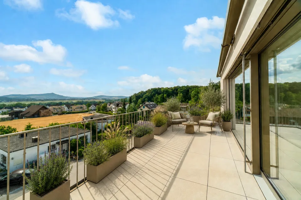 Maisonette en attique baignée de lumière avec vue dégagée et jardin privé