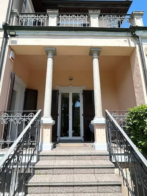 AFFITTASI MENSILMENTE Villa pronta all'uso in centro Lugano con importante vista lago – foto 25 di 28