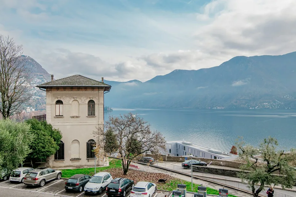 AFFITTASI MENSILMENTE Villa pronta all'uso in centro Lugano con importante vista lago – foto 19 di 28