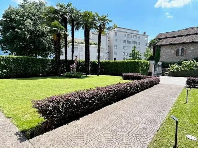 AFFITTASI MENSILMENTE Villa pronta all'uso in centro Lugano con importante vista lago – foto 27 di 28
