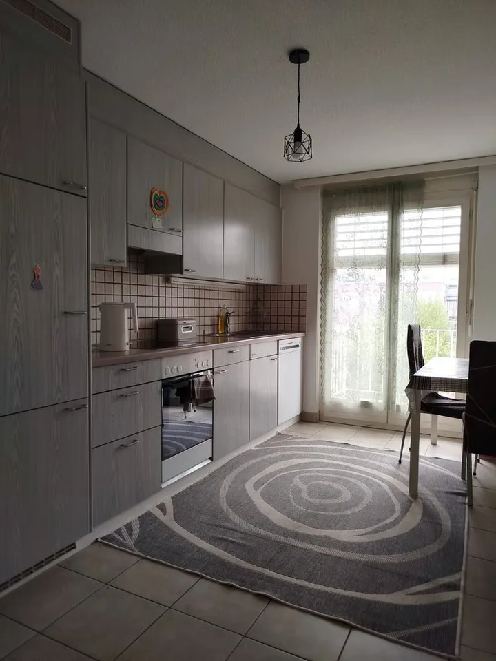 Schöne 3.5 Zimmer Wohnung verfügbar am 15.09.2026 – Foto 4 von 5
