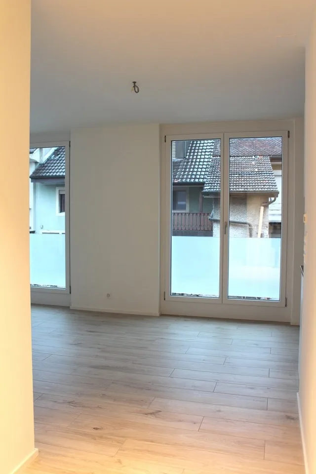 Moderne und zentral gelegene 2.5-Zimmer-Wohnung mit Loggia