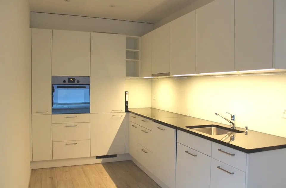 Moderne und zentral gelegene 2.5-Zimmer-Wohnung mit Loggia