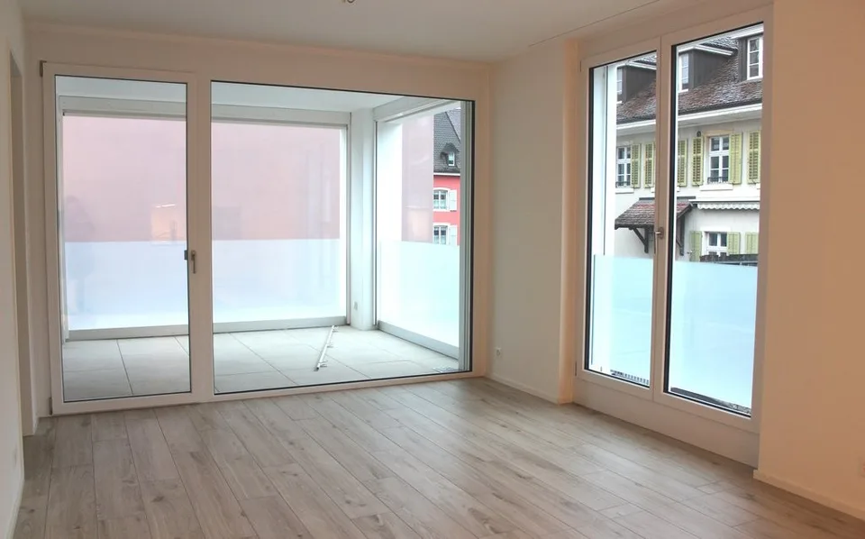 Moderne und zentral gelegene 2.5-Zimmer-Wohnung mit Loggia
