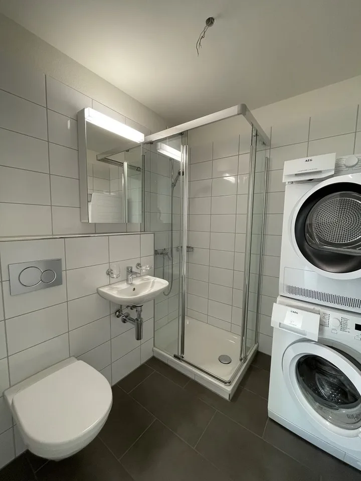 Modern and Central: 4.5 Room Apartment in the Green