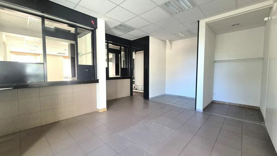 Local commercial / bureaux au coeur des Ponts-de-Martel – photo 2 sur 12