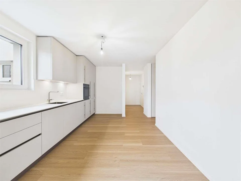 Studio spacieux entièrement rénové – photo 3 sur 8