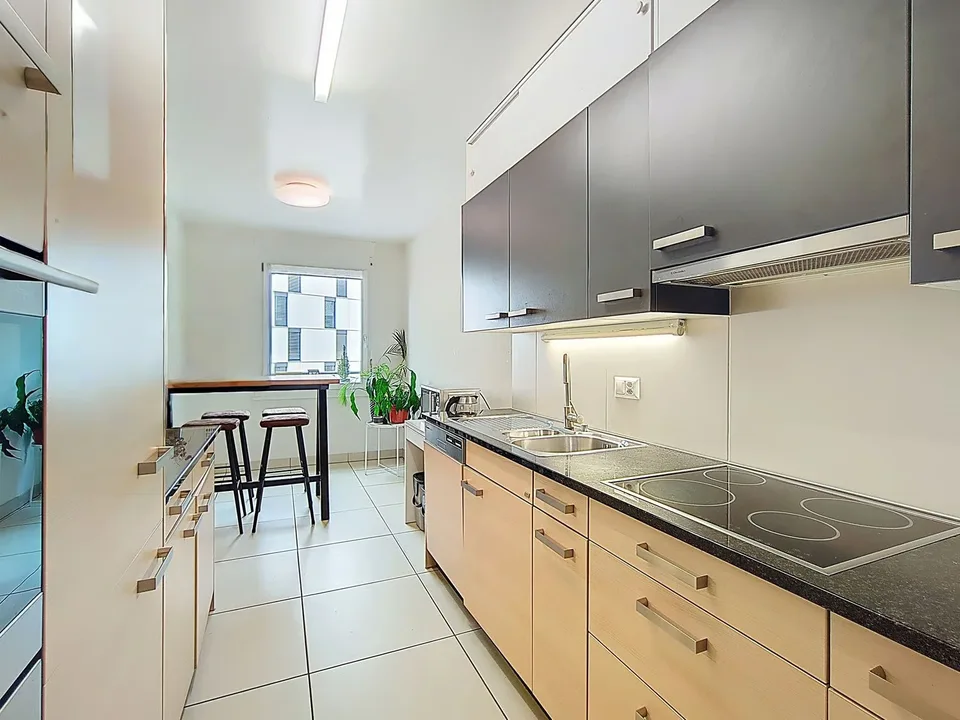 In der Nähe des Bahnhofs Vevey: 4.5-Zimmer-Wohnung mit großem Balkon – Foto 2 von 13