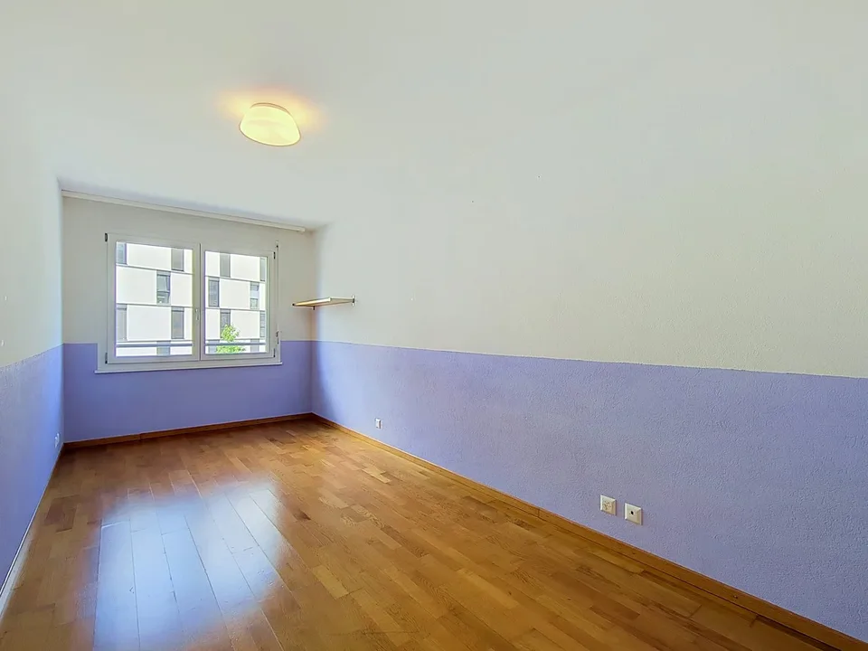 In der Nähe des Bahnhofs Vevey: 4.5-Zimmer-Wohnung mit großem Balkon – Foto 9 von 13