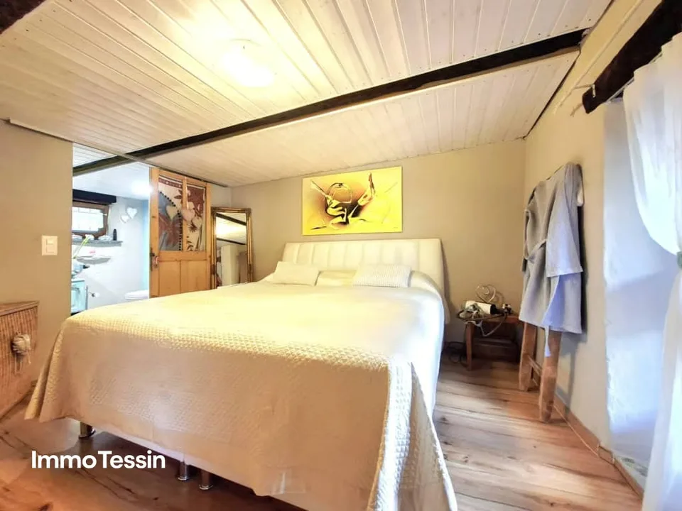 Maison confortable du Tessin entièrement rénovée dans un endroit calme avec belle vue, terrasse et balcon – photo 8 sur 13