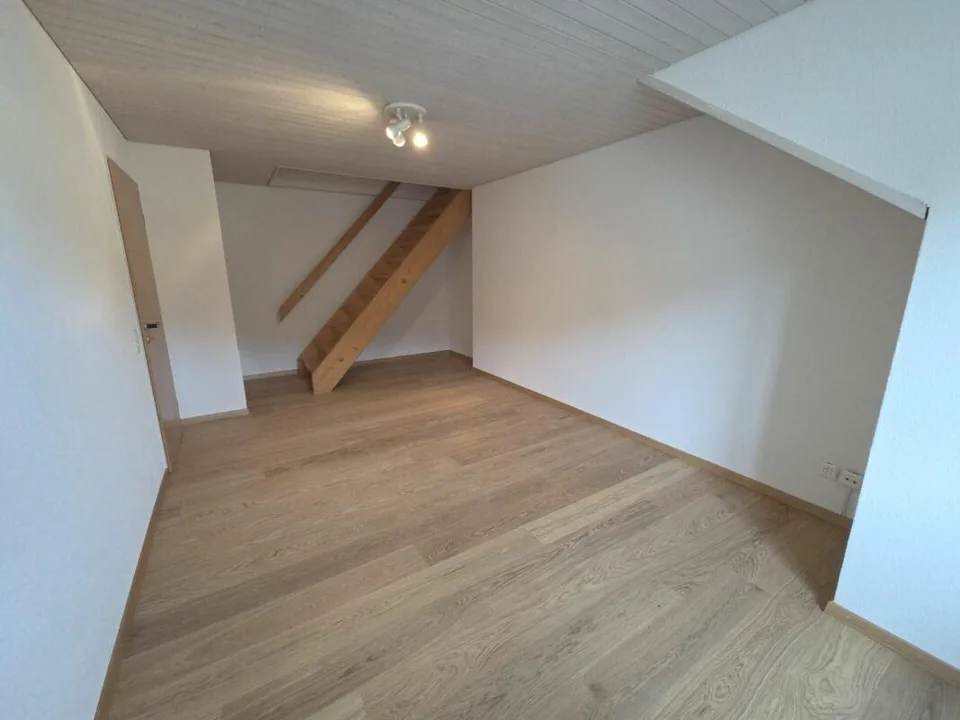 In vendita in Haushaldenstrasse 2a a 8374 Dussnang; bellissimo appartamento mansardato di 5½ locali, in una posizione tranquilla e soleggiata / solo 2 minuti a piedi dai mezzi pubblici! – foto 14 di 16