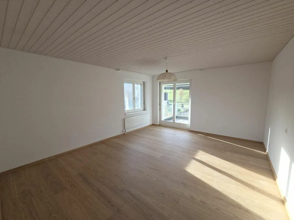 In vendita in Haushaldenstrasse 2a a 8374 Dussnang; bellissimo appartamento mansardato di 5½ locali, in una posizione tranquilla e soleggiata / solo 2 minuti a piedi dai mezzi pubblici! – foto 11 di 16
