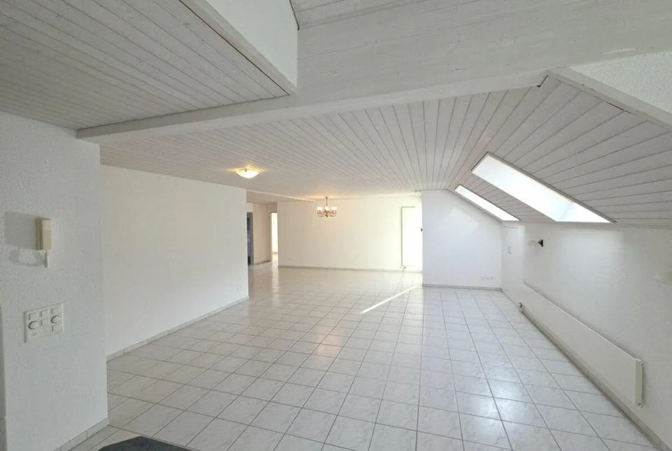 In vendita in Haushaldenstrasse 2a a 8374 Dussnang; bellissimo appartamento mansardato di 5½ locali, in una posizione tranquilla e soleggiata / solo 2 minuti a piedi dai mezzi pubblici! – foto 6 di 16