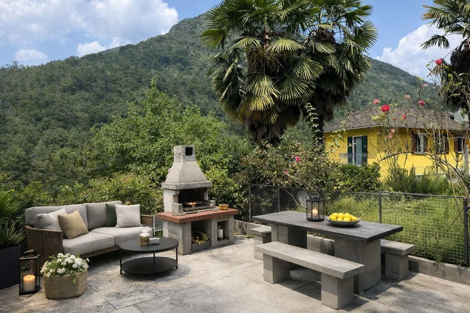 Casa secondaria con due appartamenti, garage e giardino – foto 2 di 13