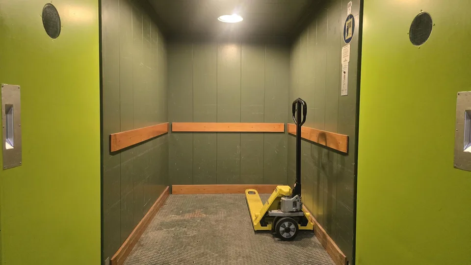 Laboratorio e uffici con area di stoccaggio 427m2 a Conthey – foto 8 di 10