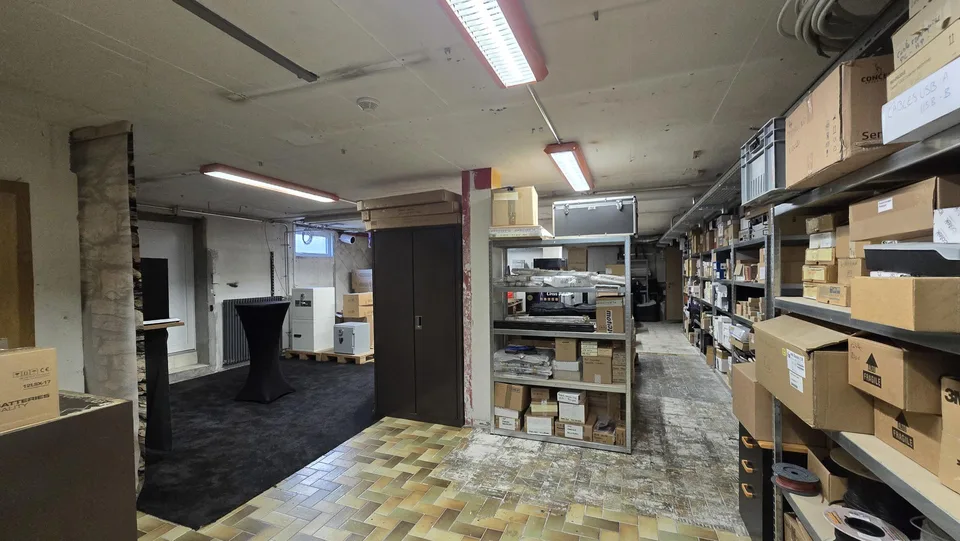 Laboratorio e uffici con area di stoccaggio 427m2 a Conthey – foto 7 di 10