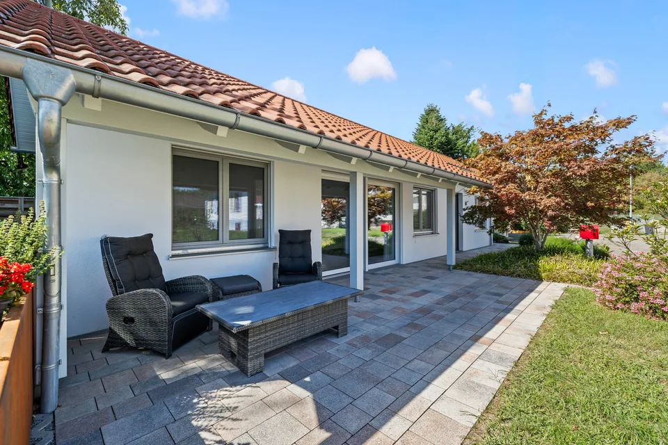 Charmantes 3-Zimmer-Kleinhaus mit Terrasse – Foto 2 von 9