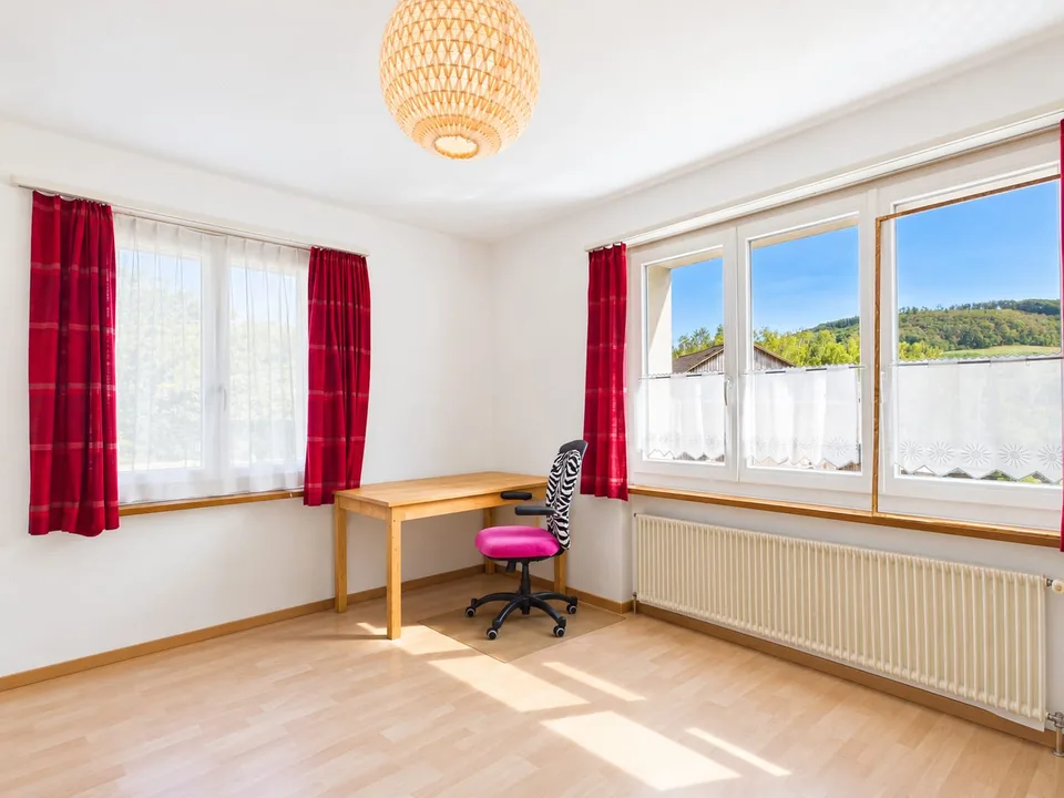 7-Zimmer-Einfamilienhaus mit 1712m² Grundstück und grossem Entwickl... – Foto 9 von 13