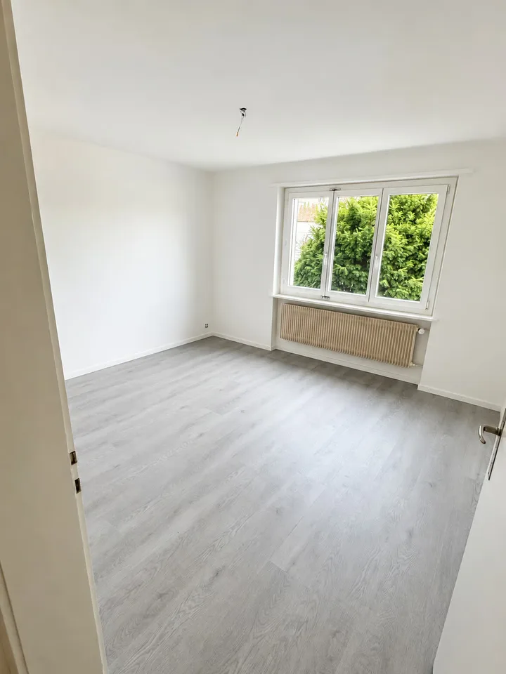 Luminoso appartamento di 3,5 stanze con balcone a Pieterlen