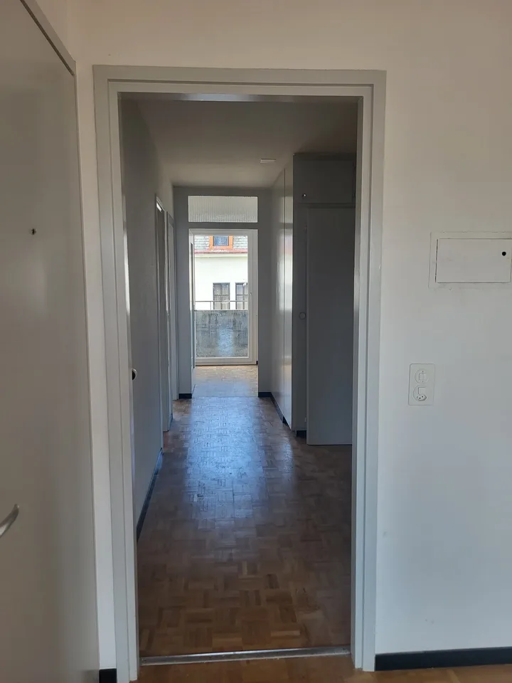 Appartamento straordinario di 4,5 stanze con vari balconi e ascensore a Bienne – foto 4 di 11