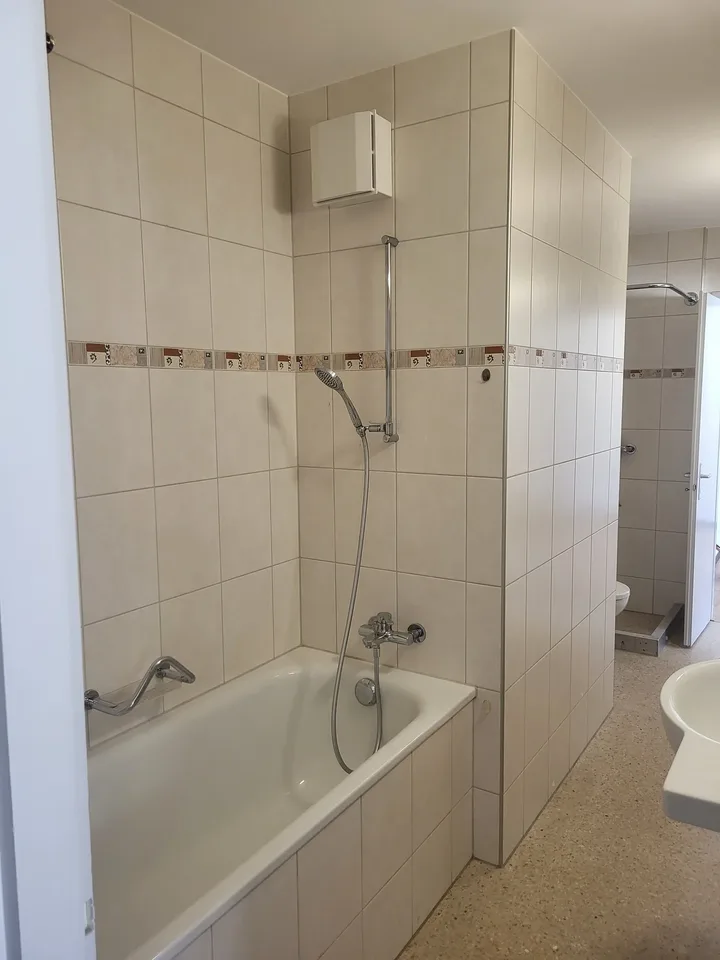Appartamento straordinario di 4,5 stanze con vari balconi e ascensore a Bienne – foto 6 di 11