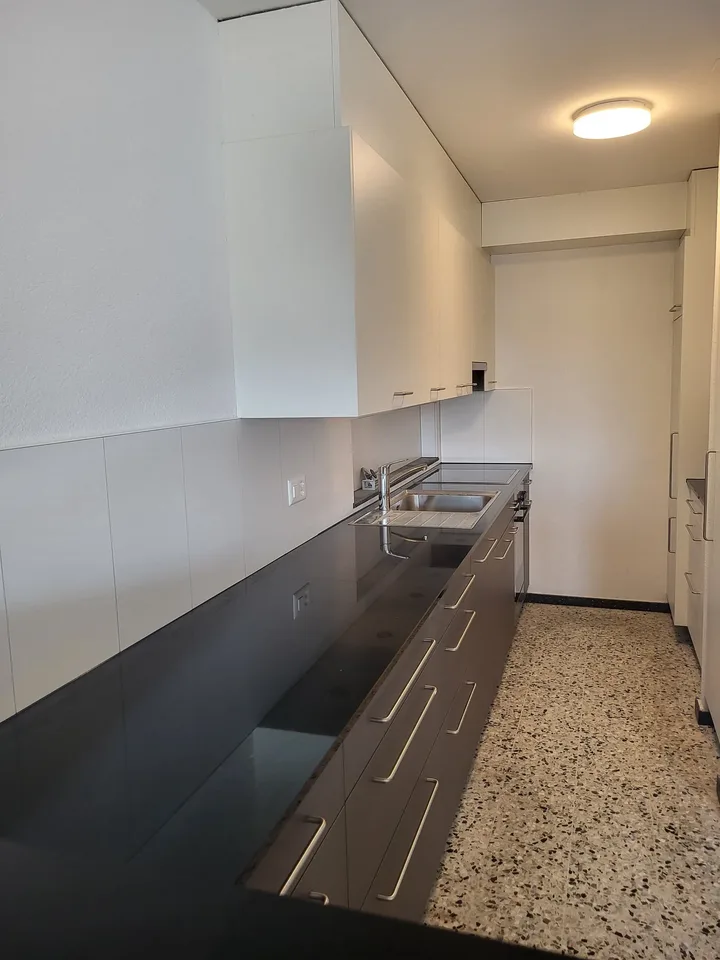 Appartamento straordinario di 4,5 stanze con vari balconi e ascensore a Bienne – foto 5 di 11