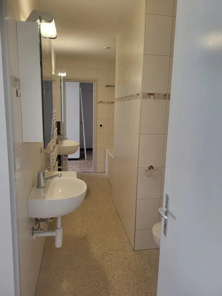 Appartamento straordinario di 4,5 stanze con vari balconi e ascensore a Bienne – foto 11 di 11
