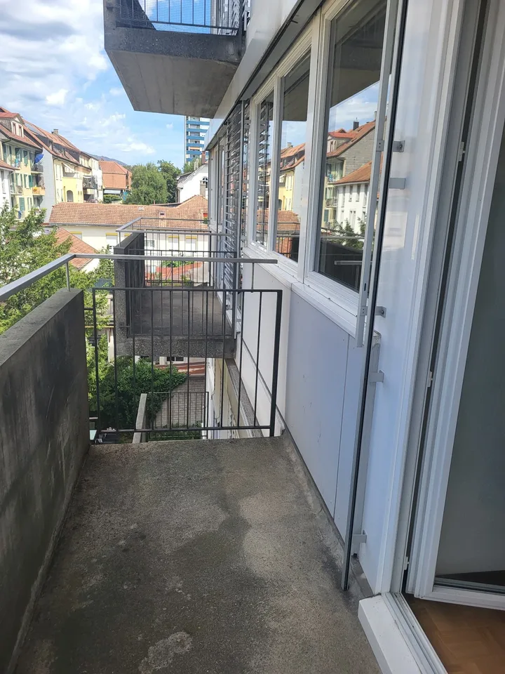 Appartamento straordinario di 4,5 stanze con vari balconi e ascensore a Bienne – foto 8 di 11