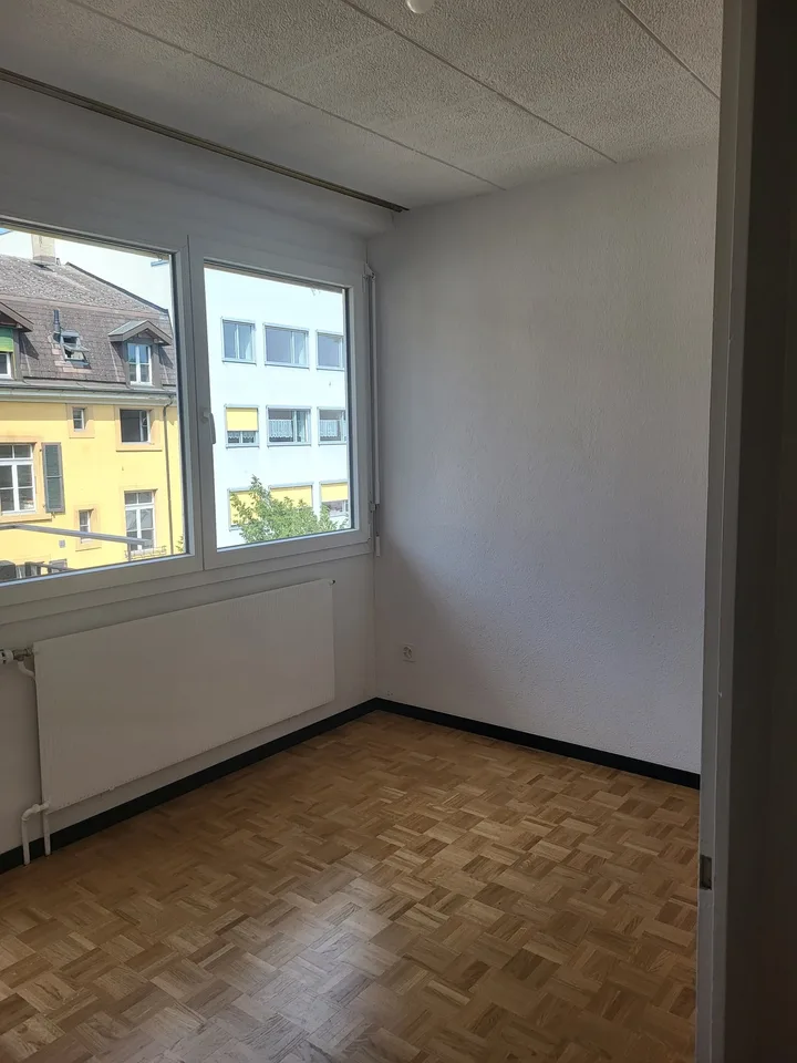Appartamento straordinario di 4,5 stanze con vari balconi e ascensore a Bienne – foto 7 di 11